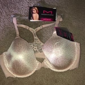 Maidenform front clasp, lace back bra.